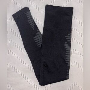 Spanx Aztec‎ Stripe High Rise Seamless Leggings Black size Small